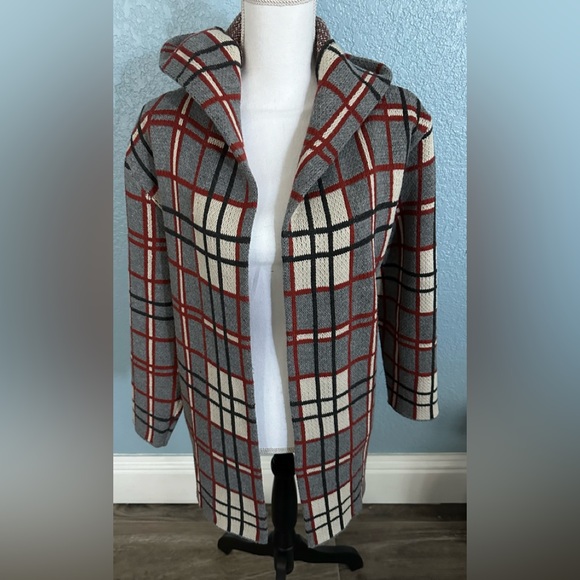 Entro Plaid Sweater - Picture 2 of 5